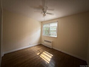 42-04 28th Ave in Queens, NY - Building Photo - Building Photo