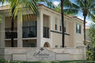 2574 Centergate Dr in Miramar, FL - Building Photo - Building Photo