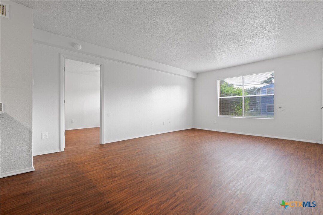 205 Craddock Ave in San Marcos, TX - Building Photo