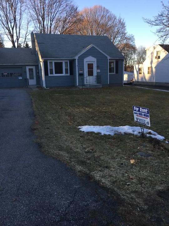 5 Caywood Rd in Poughkeepsie, NY - Building Photo