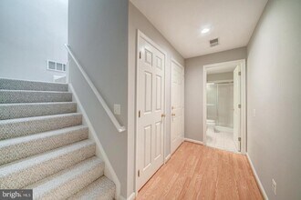 6138 Manchester Park Cir in Alexandria, VA - Building Photo - Building Photo