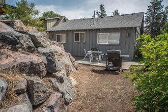 139 SE Heyburn St in Bend, OR - Building Photo - Building Photo