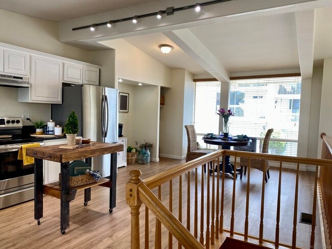 2333 Caringa Way in Carlsbad, CA - Building Photo - Building Photo