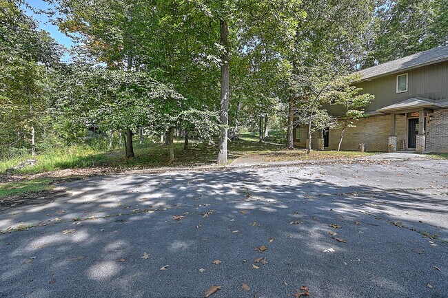 208 Dean St, Unit 2 in Johnson City, TN - Foto de edificio - Building Photo