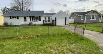 73 Kenway Dr in Springfield, MA - Building Photo