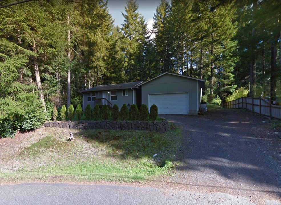31 E Olde Lyme Rd in Shelton, WA - Building Photo