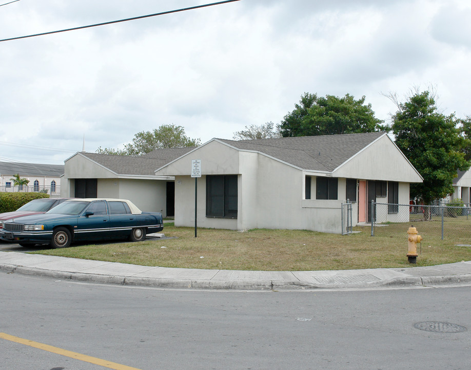 495 SW 5th Ave in Homestead, FL - Foto de edificio