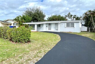 7141 Wilson St in Hollywood, FL - Building Photo - Building Photo