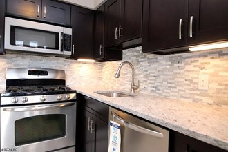 32 Hancock Ct in Flemington, NJ - Building Photo - Building Photo