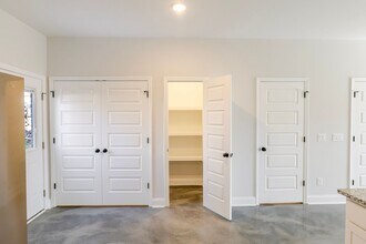 1042 Serenity Ln in Springfield, TN - Building Photo - Building Photo