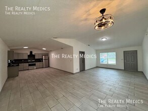 1708 Providence Blvd in Deltona, FL - Building Photo - Building Photo