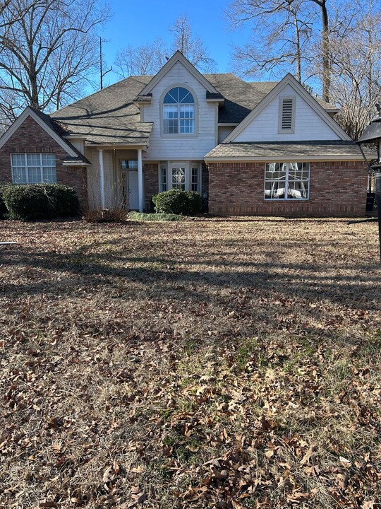 89 Sir Henry Dr in Columbus, MS - Building Photo
