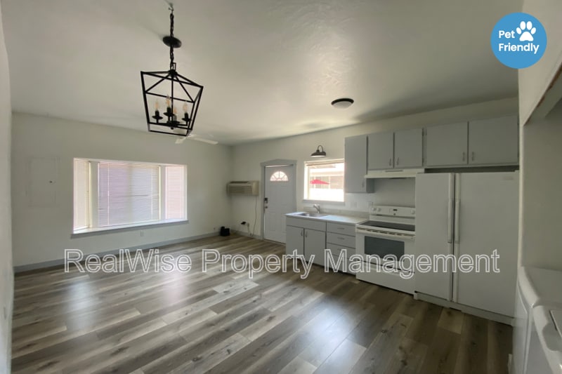 1547 Grand Ave in Medford, OR - Building Photo