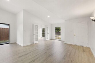 2233 Marble Falls Dr in Carrollton, TX - Building Photo - Building Photo