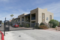 Delano Place in Phoenix, AZ - Foto de edificio - Building Photo