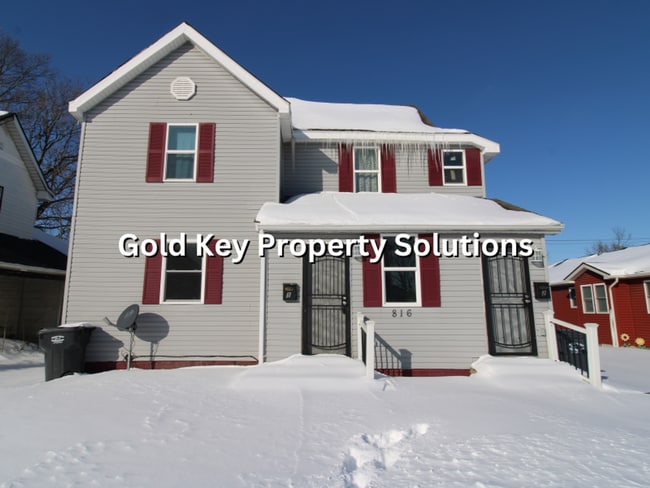 property at 816 W 11th St