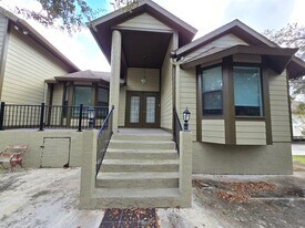 4464 Hidden River Rd in Sarasota, FL - Building Photo