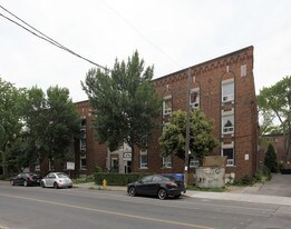 Vaughan Gardens in Toronto, ON - Building Photo
