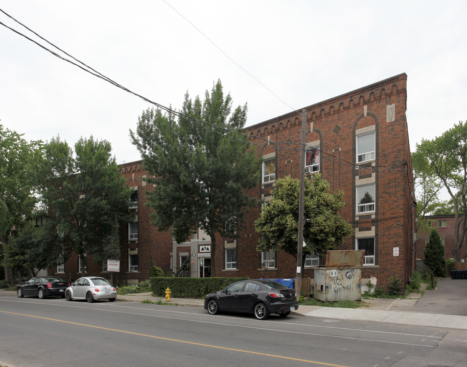 Vaughan Gardens in Toronto, ON - Building Photo