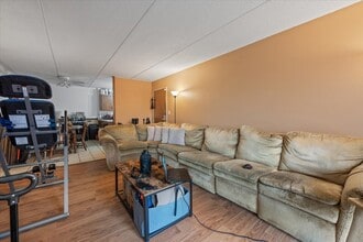 5S070 Pebblewood Ln in Naperville, IL - Building Photo - Building Photo