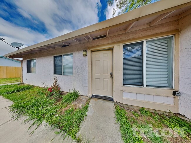 7726 Robinette Rd in Sacramento, CA - Building Photo - Building Photo