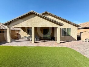 8768 E Stone Meadow Cir in Tucson, AZ - Building Photo - Building Photo