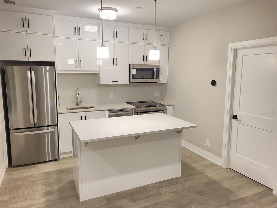 3265-3265 Carding Mill Trail in Oakville, ON - Building Photo