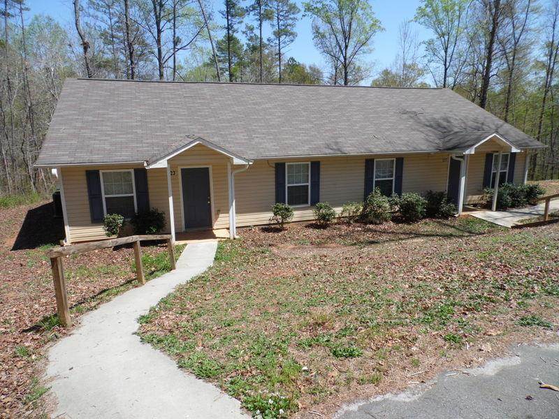 223 Magnolia Pl in Seneca, SC - Building Photo