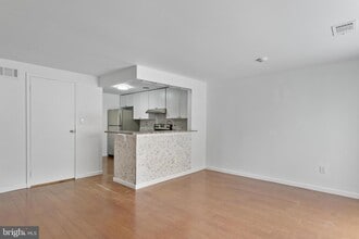 8619 Welbeck Way in Gaithersburg, MD - Building Photo - Building Photo