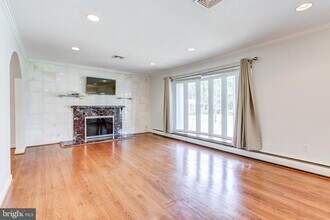 3809 Great Neck Ct in Alexandria, VA - Building Photo - Building Photo