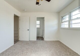 4919 9th St in Lubbock, TX - Building Photo - Building Photo
