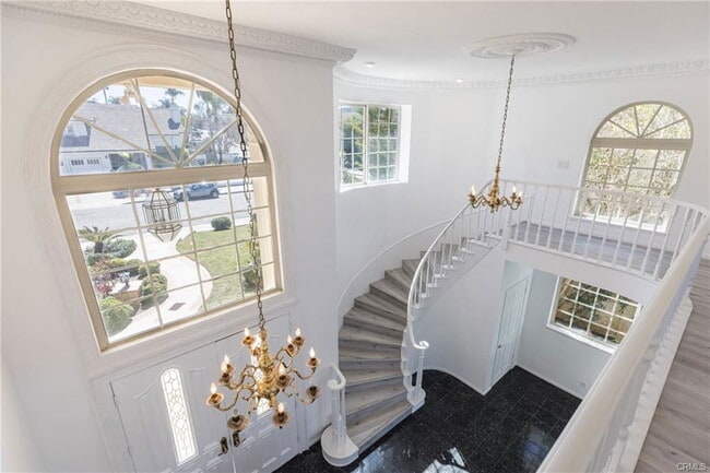 property at 3725 Vía Del Prado