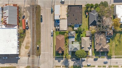 101 W Sterling Ave in Baytown, TX - Building Photo - Building Photo