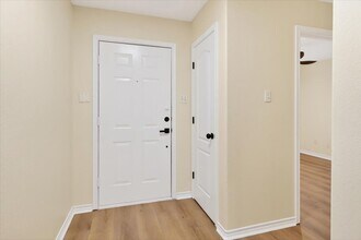 4453 Lake George Dr in Corpus Christi, TX - Building Photo - Building Photo