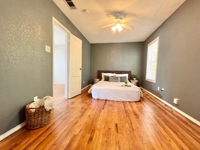 4300 Calmont Ave in Fort Worth, TX - Building Photo - Building Photo