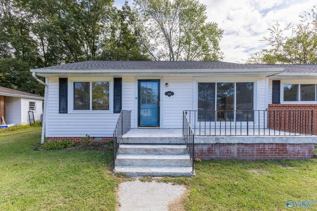 property at 816 Giles Dr NE