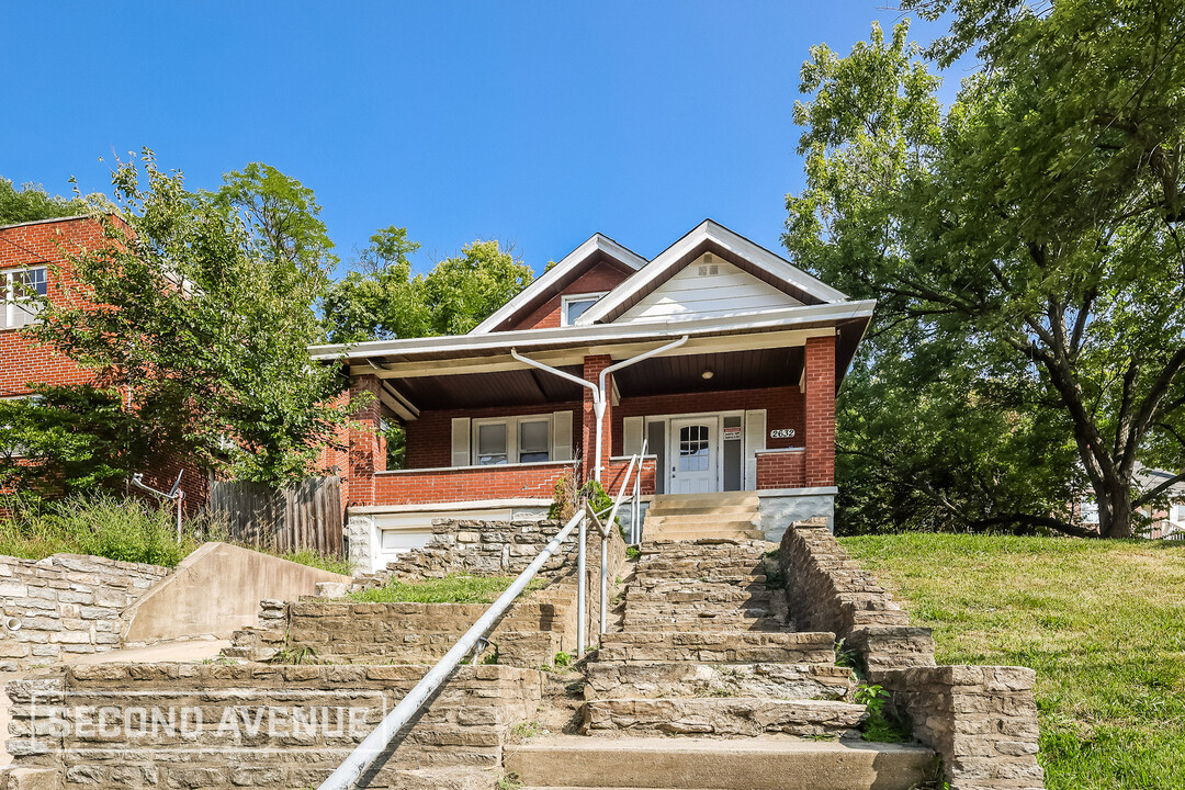 2632 Queen City Ave in Cincinnati, OH - Building Photo