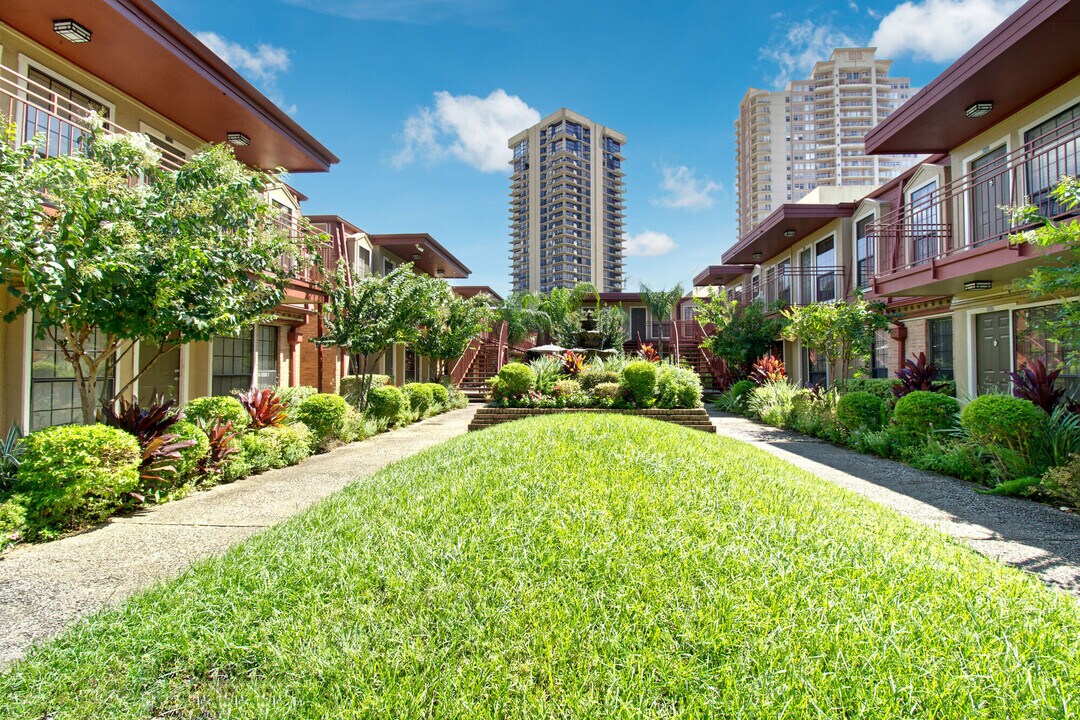 Galleria Oaks in Houston, TX - Building Photo