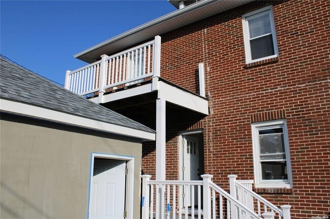 property at 32 E Fulton St