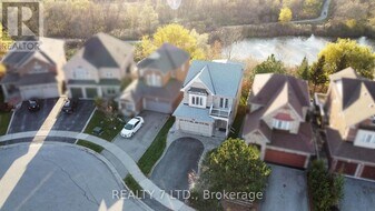 816 Walsh Ct in Newmarket, ON - Building Photo