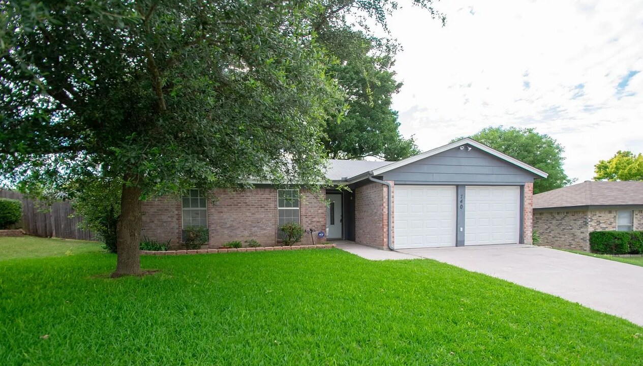 740 Admiralty Way in Fort Worth, TX - Building Photo