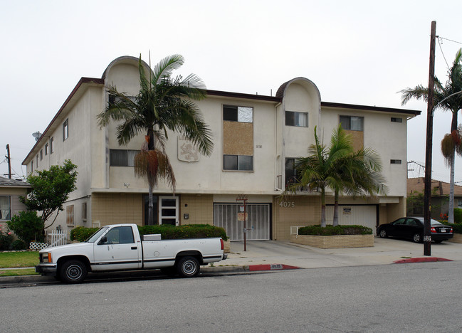 Lugdunum Manor in Hawthorne, CA - Building Photo - Building Photo