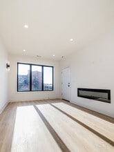 3218 W Polk St, Unit 2 in Chicago, IL - Building Photo - Building Photo