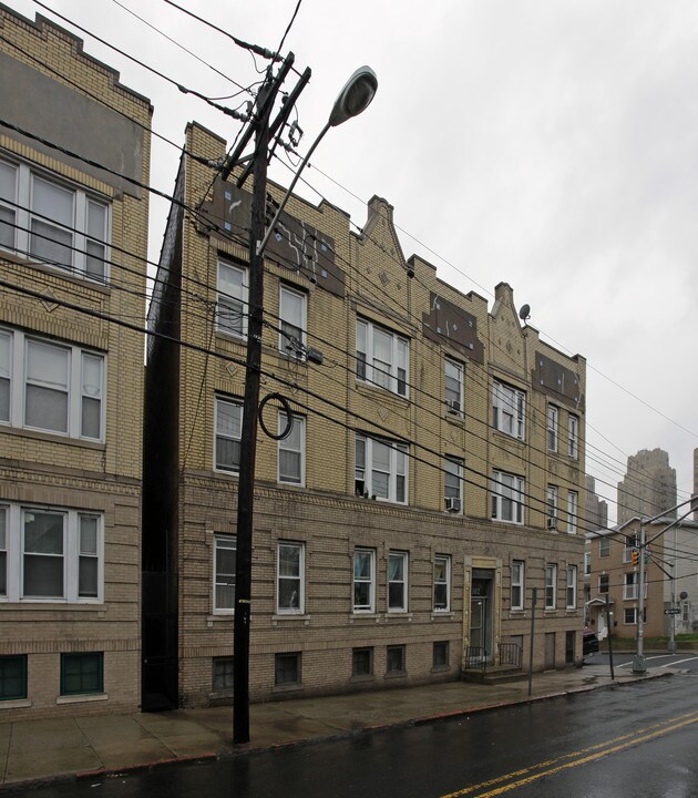 Cecilia Court in Jersey City, NJ - Building Photo