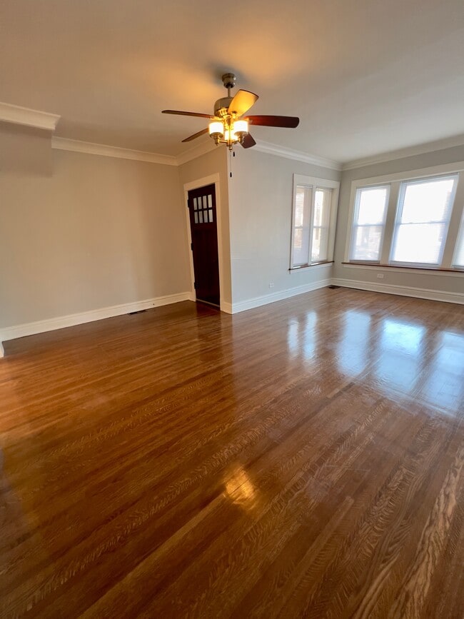 4827 W Barry Ave, Unit 1 in Chicago, IL - Building Photo - Building Photo