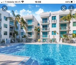 110 Washington Ave in Miami Beach, FL - Building Photo - Building Photo