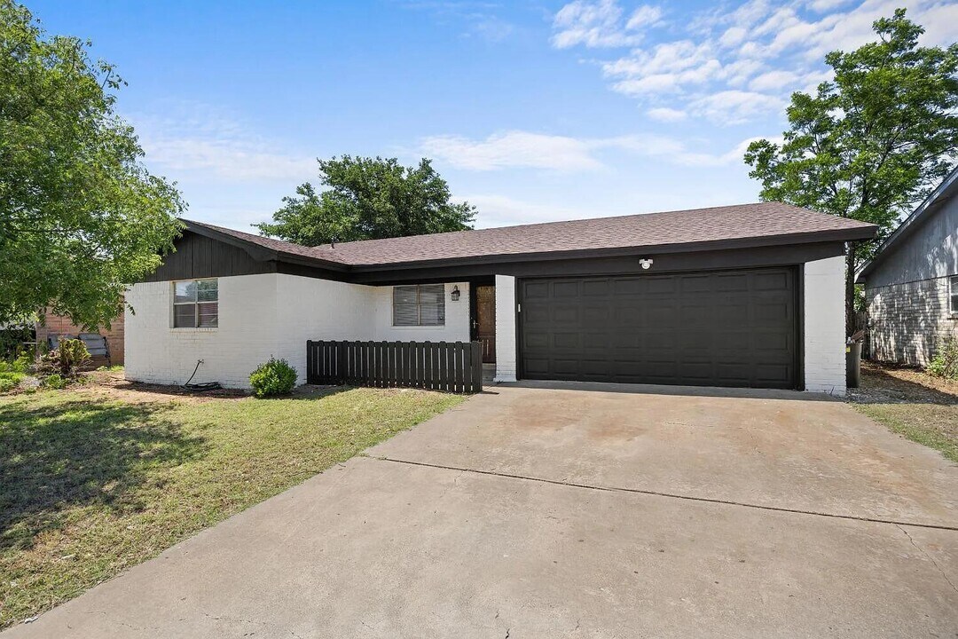 2321 78th St in Lubbock, TX - Building Photo