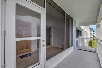 100 Shore Ct in North Palm Beach, FL - Building Photo - Building Photo