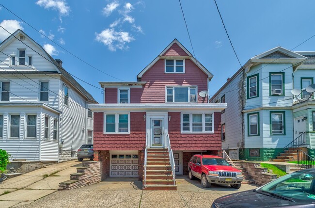 property at 33 E 42nd St