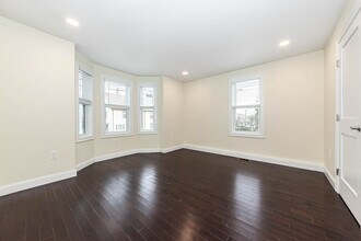 28 Albion St, Unit 1 in Medford, MA - Foto de edificio - Building Photo